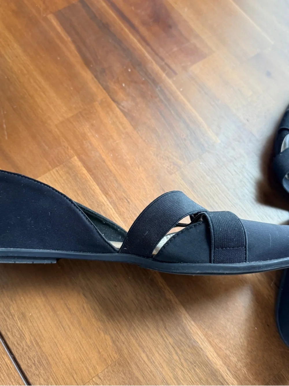 Bandolino Black Pointed Toe Crisscross Flats